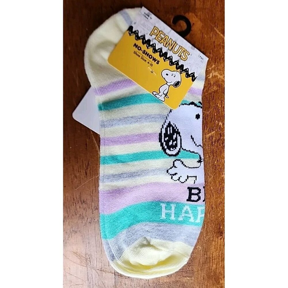 Peanuts Snoopy “Be Happy” No Show Socks Shoe Size 4-10